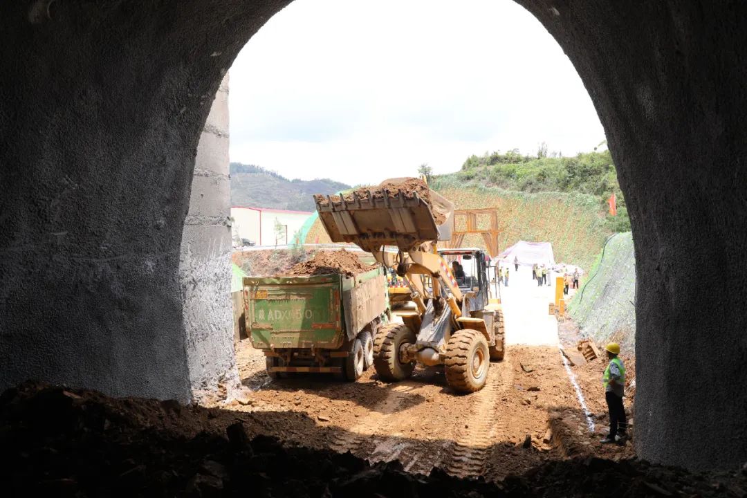 pp電子全線首座特大型隧道開工黃百鐵路建設(shè)又有新進(jìn)展(圖8)